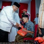 Gubernur Sultra serahkan 5.000 paket bantuan sembako di Kolaka Timur-1681113300