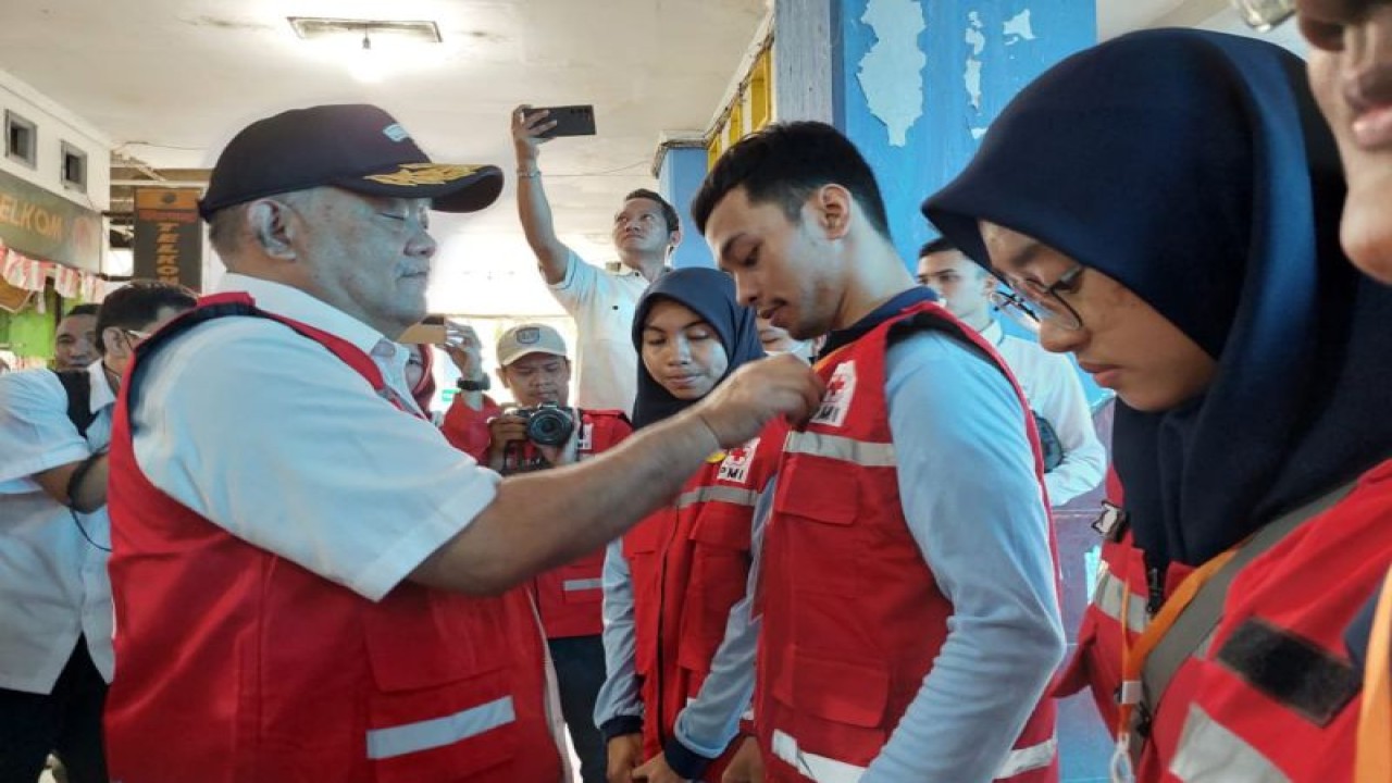 Ketua Dewan Kehormatan PMI DIY, KGPAA Paku Alam X bersama Ketua PMI DIY GBPH. H. Prabukusumo, jajaran pengurus, dan beberapa instansi mitra akan melakukan monitoring pos pelayanan ambulans dan pertolongan pertama di Gunungkidul pada Rabu (19/4/2023). ANTARA/HO/PMI DIY