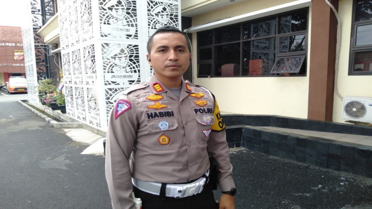 Kasatlantas Polres Karawang, AKP La Ode Habibi Ade Jama. (ANTARA/Ali Khumaini/dok)