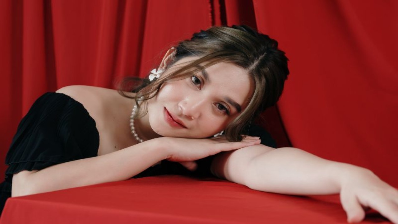 HalloMumu hadirkan mini album perdana bertajuk "Berlalu". (ANTARA/HO/Nueve Records)