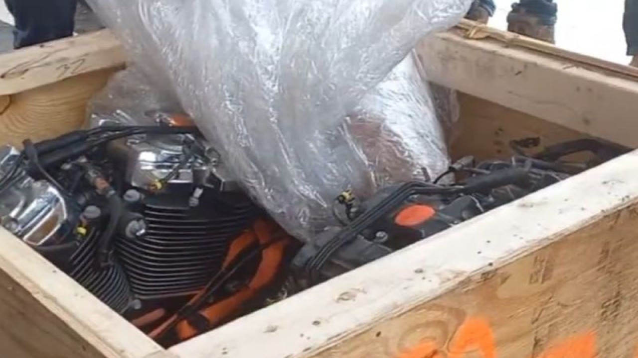 Empat unit mesin motor gede merek Harley Davidson yang disita Polrestabes Palembang, Sumatera Selatan, Senin (3/4/2023) (ANTARA/HO-Satreskrim Polrestabes Palembang)