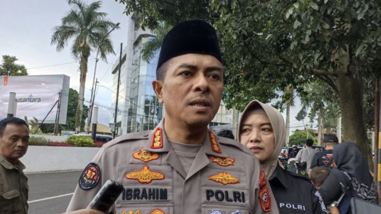 Kabidhumas Polda Jawa Barat Kombes Pol Ibrahim Tompo. (ANTARA/Bagus Ahmad Rizaldi)