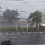 Ilustrasi - Hujan deras disertai angin kencang melanda wilayah Kota Kupang, NTT. (ANTARA/Aloysius Lewokeda)-1682506176