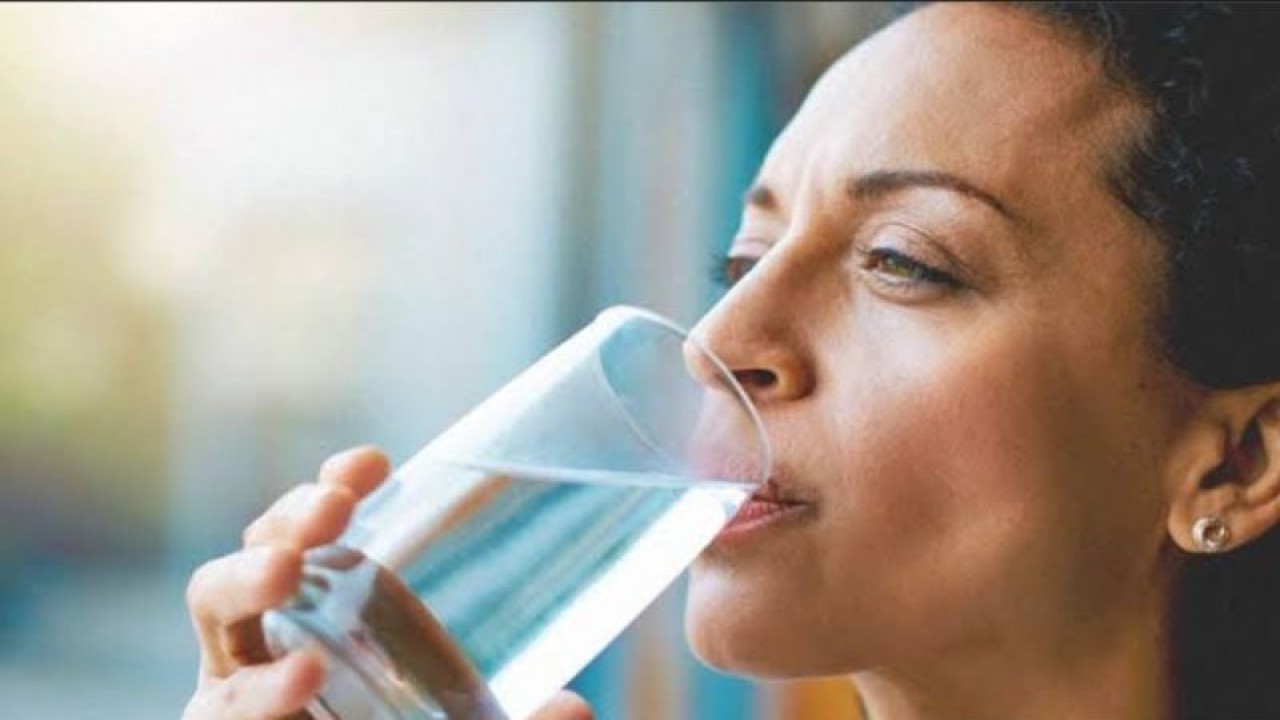 Ilustrasi minum air (ANTARA/Healthline)