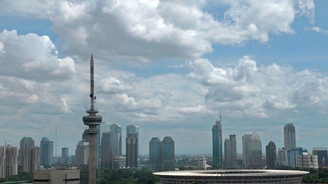 Ilustrasi - Pemandangan gedung-gedung tinggi di Ibu Kota Jakarta saat cuaca cerah berawan. (ANTARA/ISMAR PATRIZKI)