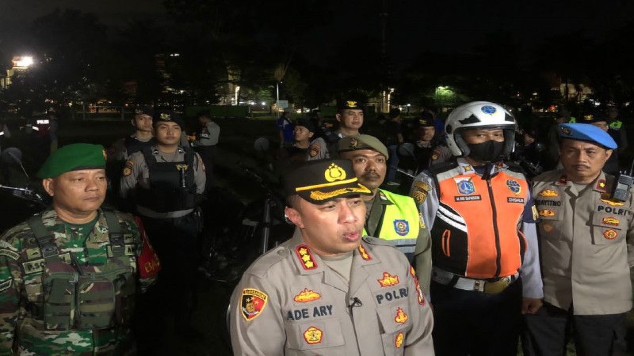 Polres Metro Jakarta Selatan meningkatkan patroli di sejumlah lokasi rawan kejahatan malam selama bulan suci Ramadhan 1444 Hijriah, Jakarta, Jumat (31/3/2023). ANTARA/HO-Polres Metro Jakarta Selatan