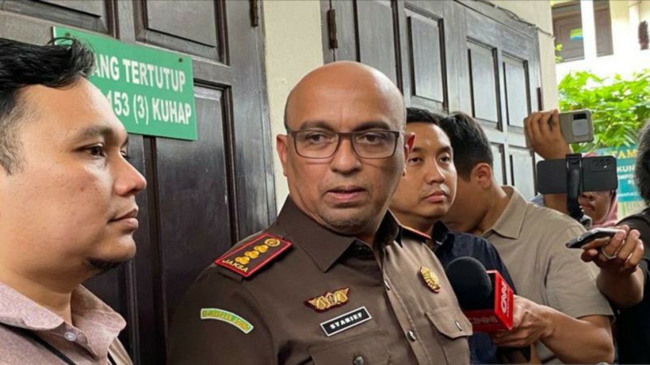 Kepala Kejaksaan Negeri Jaksel Syarief Sulaeman Nahdi memberikan keterangan kepada wartawan, Jakarta, Rabu (5/4/2023). ANTARA/Luthfia Miranda Putri