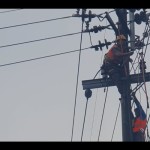 Jaringan listrik di Pamekasan putus akibat cuaca buruk-1680668674
