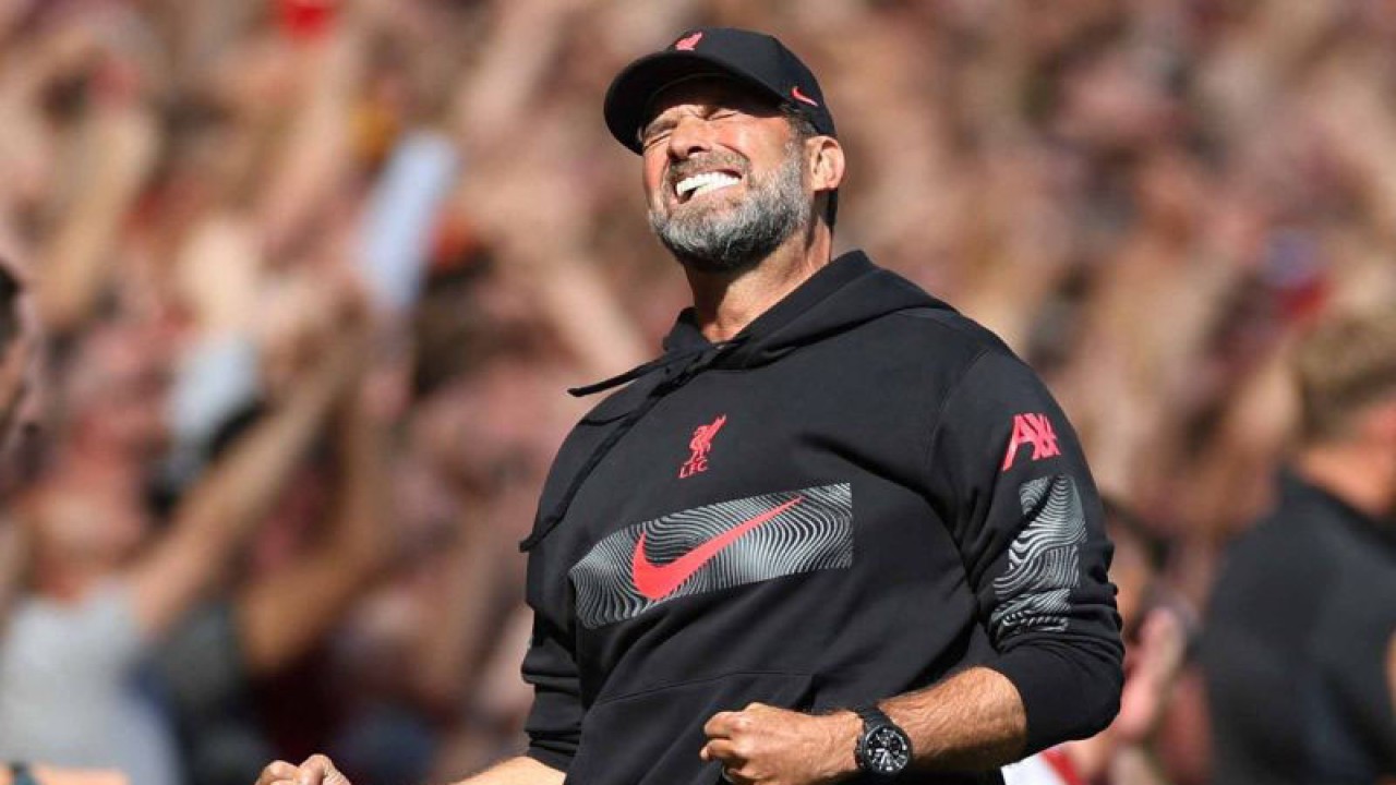 Manajer Liverpool Juergen Klopp berselebrasi saat sejumlah anak asuhannya mencetak gol ke gawang AFC Bournemouth pada pertandingan Liga Premier di Stadion Anfield, Liverpool, Inggris, Sabtu (27/8/2022). Liverpool bantai AFC Bournemouth 9-0. ANTARA FOTO/REUTERS/Phil Noble/wsj.