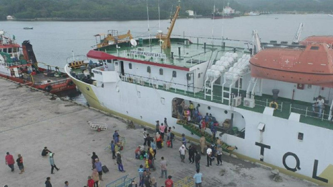 Kemenhub siagakan tiga kapal perintis di Pelabuhan Bungkutoko Kendari, Sulawesi Tenggara, Senin (10/4/2023) (ANTARA/HO-KSOP Kendari)