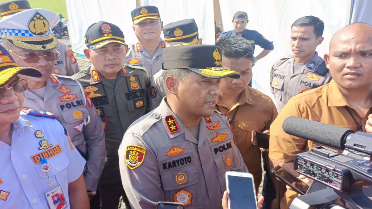 Kapolda Metro Jaya Irjen Pol Karyoto saat diwawancarai di Monas Jakarta Pusat, Senin (17/4/2023). ANTARA/Ilham Kausar