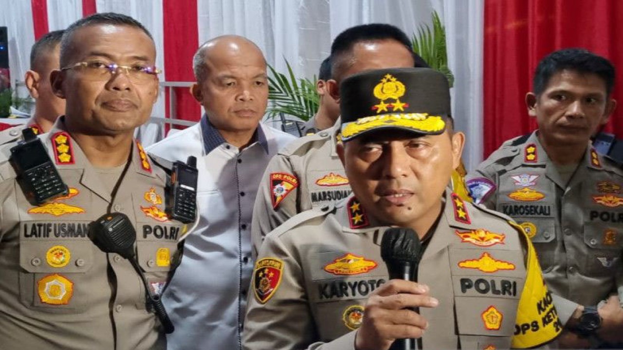 Kapolda Metro Jaya Irjen Pol Karyoto saat diwawancarai di Jakarta, Rabu (19/4/2023) ANTARA/Ilham Kausar