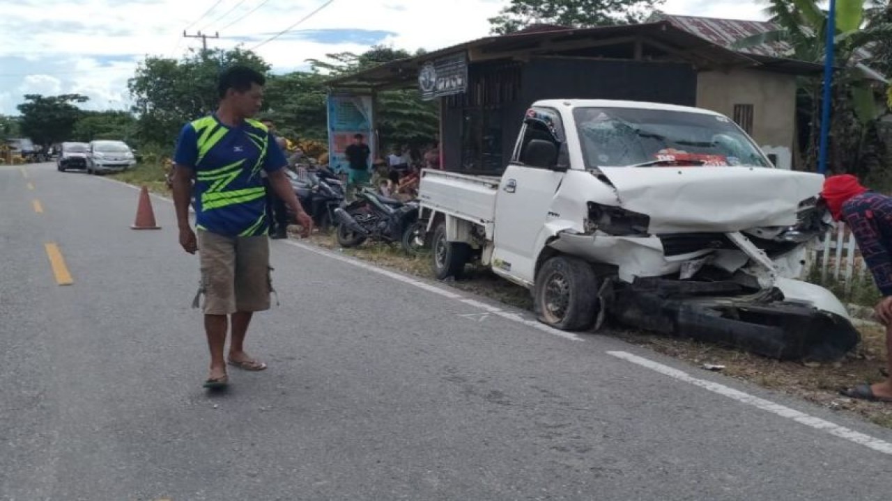 Kondisi mobil pick up yang bertabrakan dengan mobil Sigra di Konsel. Antara/HO-Polres Konsel.