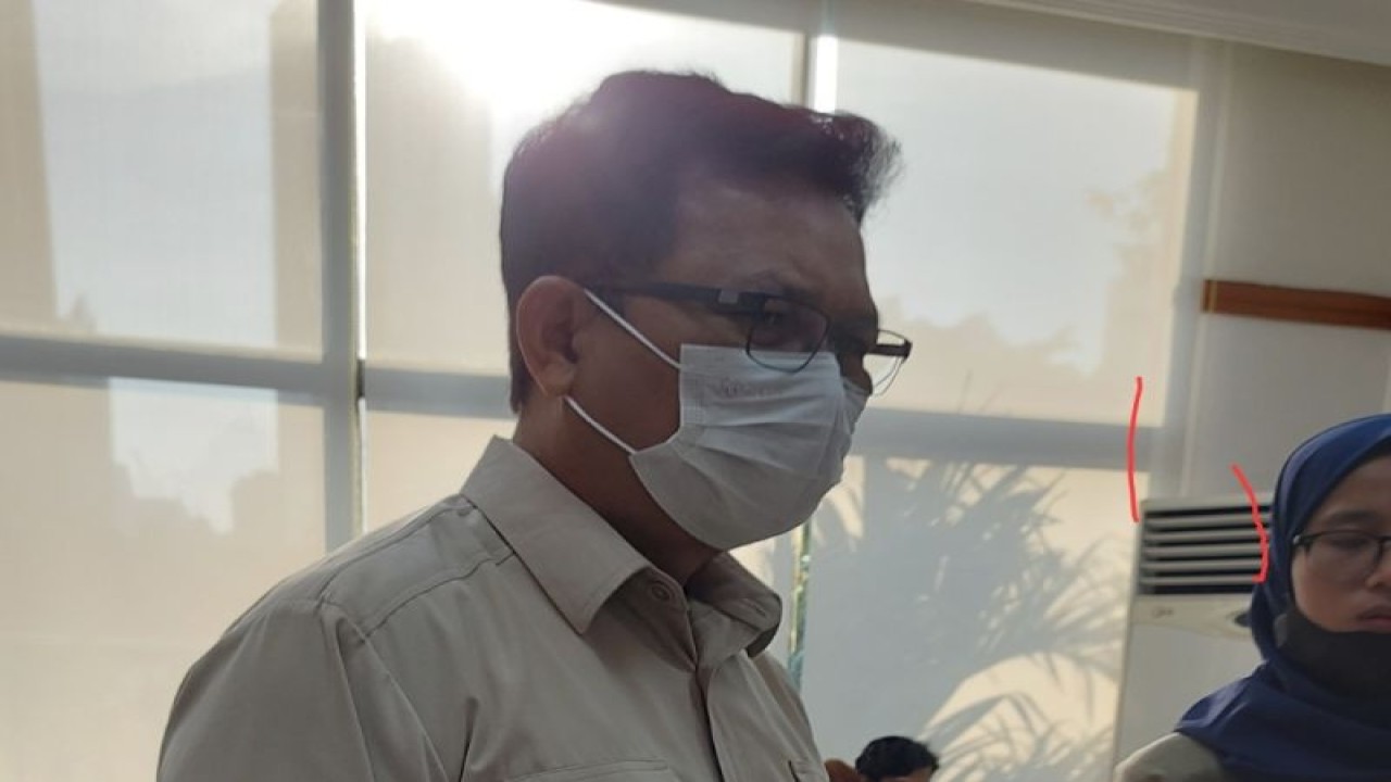 Juru Bicara Kementerian Kesehatan RI Mohammad Syahril saat menyampaikan keterangan kepada wartawan di Gedung Kemenkes RI, Selasa (18/4/2023). (ANTARA/Andi Firdaus).