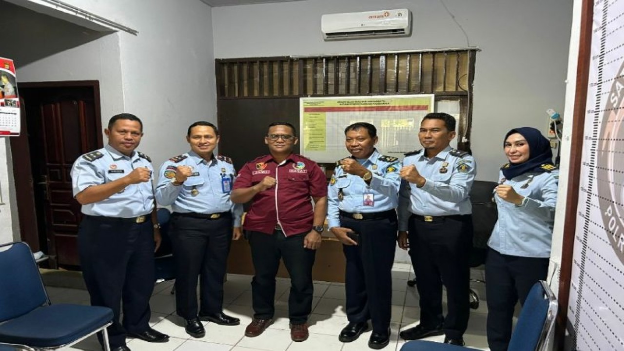 Kemenkumham Sulawesi Tenggara melakukan koordinasi dengan aparat penegak hukum guna menjaga dan mewujudkan lingkungan yang selalu aman dan kondusif di dalam rumah tahanan negara (Rutan) Kelas IIB Kolaka, Senin (3/4/2023). ANTARA/HO-Humas Kemenkumham Sultra