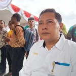 Kepala Bulog Manokwari Stephanus Kurniawan saat diwawancara di Manokwari, Senin. (ANTARA/Fransiskus Salu Weking)-1681723526