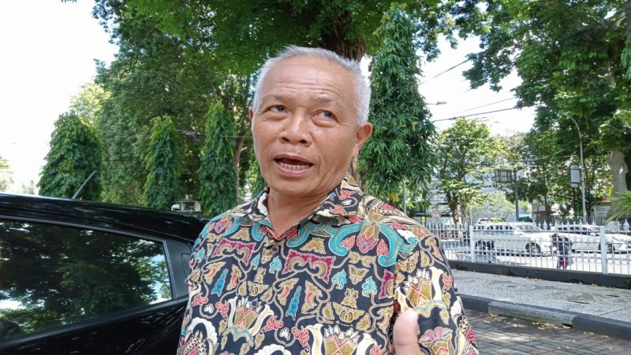 Kepala Dinas Lingkungan Hidup (DLH) Kota Mataram HM Kemal Islam. (ANTARA/Nirkomala)