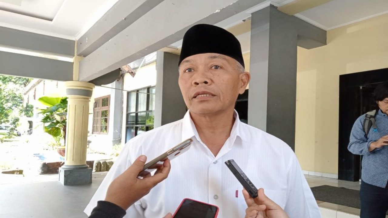Kepala Dinas Lingkungan Hidup (DLH) Kota Mataram HM Kemal Islam. (ANTARA/Nirkomala)