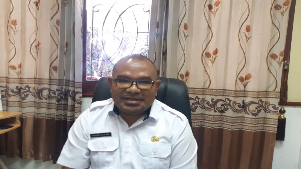 Kepala Dinas Perindagkop dan UKM Kota Jayapura Robert Awi (ANTARA/Ardiles Leloltery)