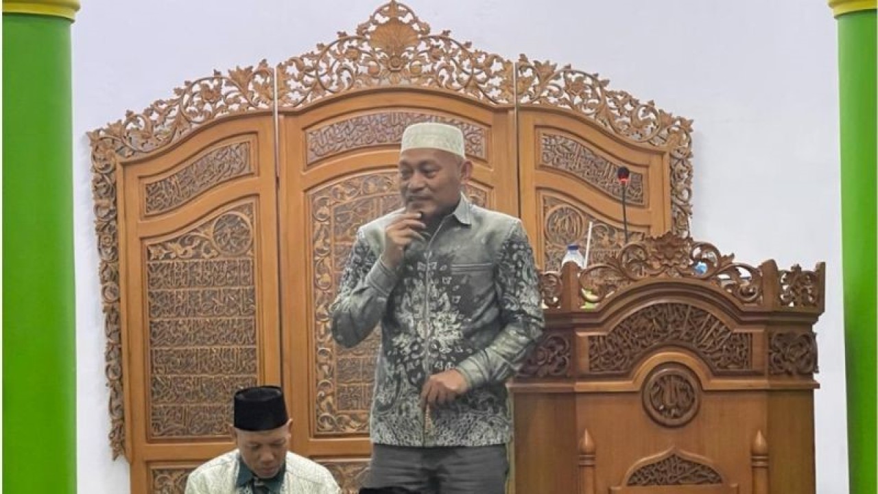 Kepala Kantor Wilayah Kementerian Agama  (Kemenag) Provinsi Sulawesi Utara H Sarbin Sehe di Manado, Senin (3/4/2023). (ANTARA/Nancy L Tigauw)