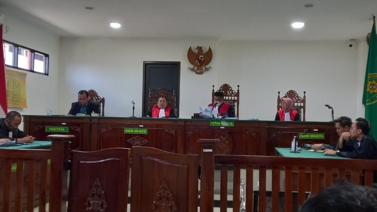 Ketua Majelis Hakim Fauzi Isra saat membacakan vonis terhadap empat terdakwa kasus korupsi. ANTARA/Anggi Mayasari.