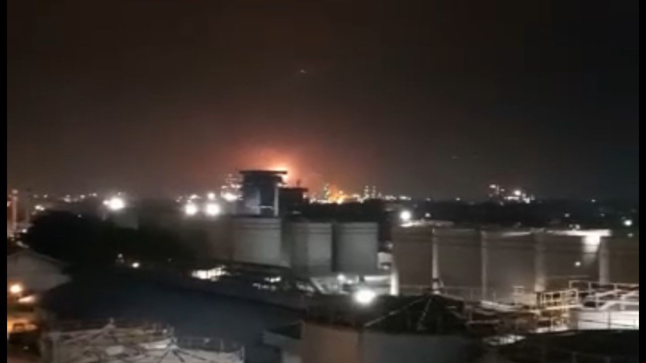 Kilang minyak Pertamina di Dumai terbakar dan meledak/ist