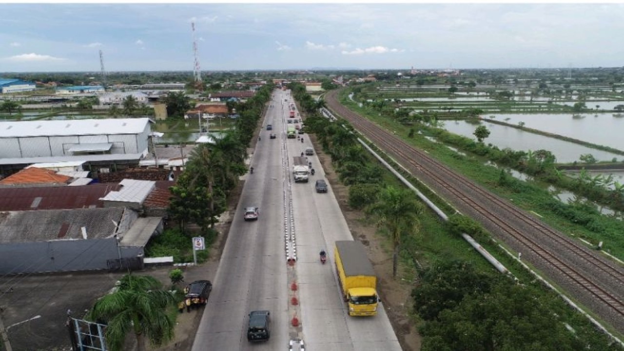 Kondisi jalan nasional di Lamongan yang siap digunakan untuk menyambut Lebaran (ANTARA/HO BBPJN Jatim-Bali)