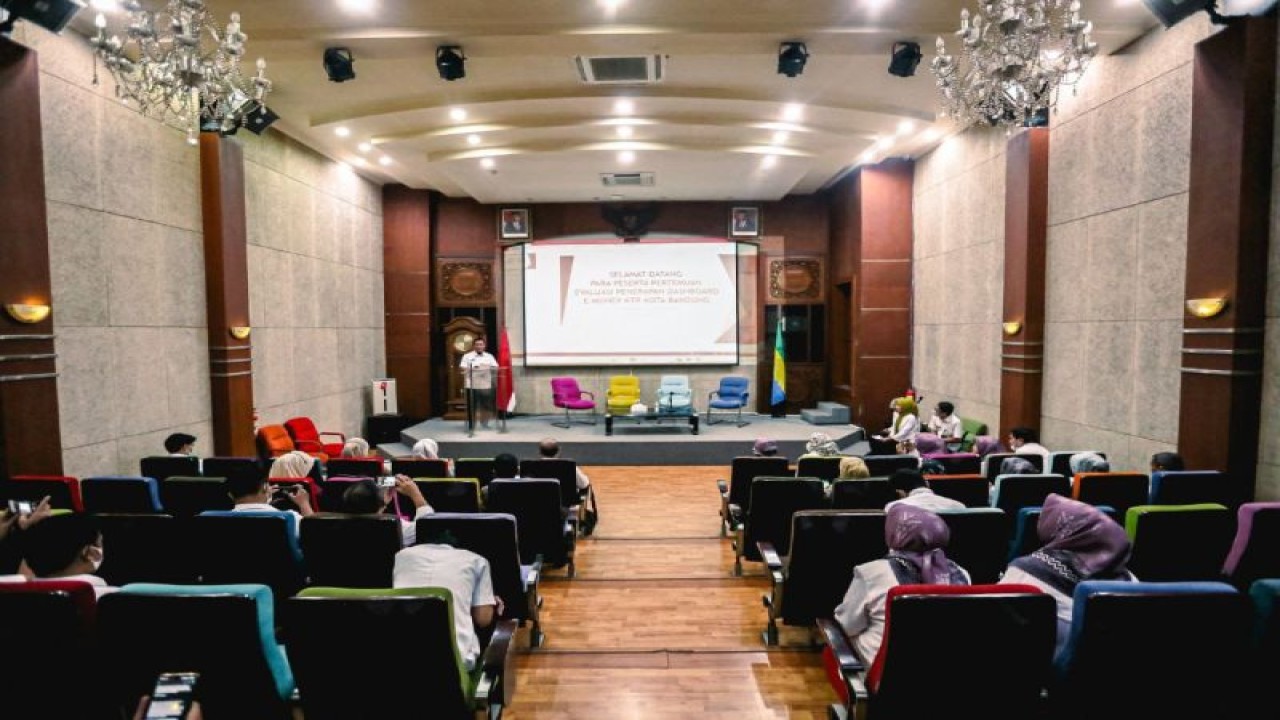 Kegiatan Evaluasi Kunjungan Lapangan (Field Visit) Dashboard E-Monev Kawasan Tanpa Rokok (KTR) Kota Bandung di Balai Kota Bandung, Rabu (5/4/2023). (ANTARA/Istimewa)