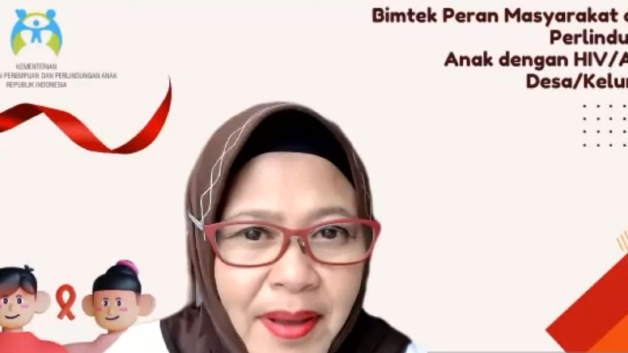 Asisten Deputi Perlindungan Anak Kondisi Khusus Kementerian Pemberdayaan Perempuan dan Perlindungan Anak Elvi Hendrani dalam webinar bertajuk "Bimtek Peran Masyarakat dalam Perlindungan Anak dengan HIV/AIDS", di Jakarta, Senin (10/4/2023). (ANTARA/ Anita Permata Dewi)