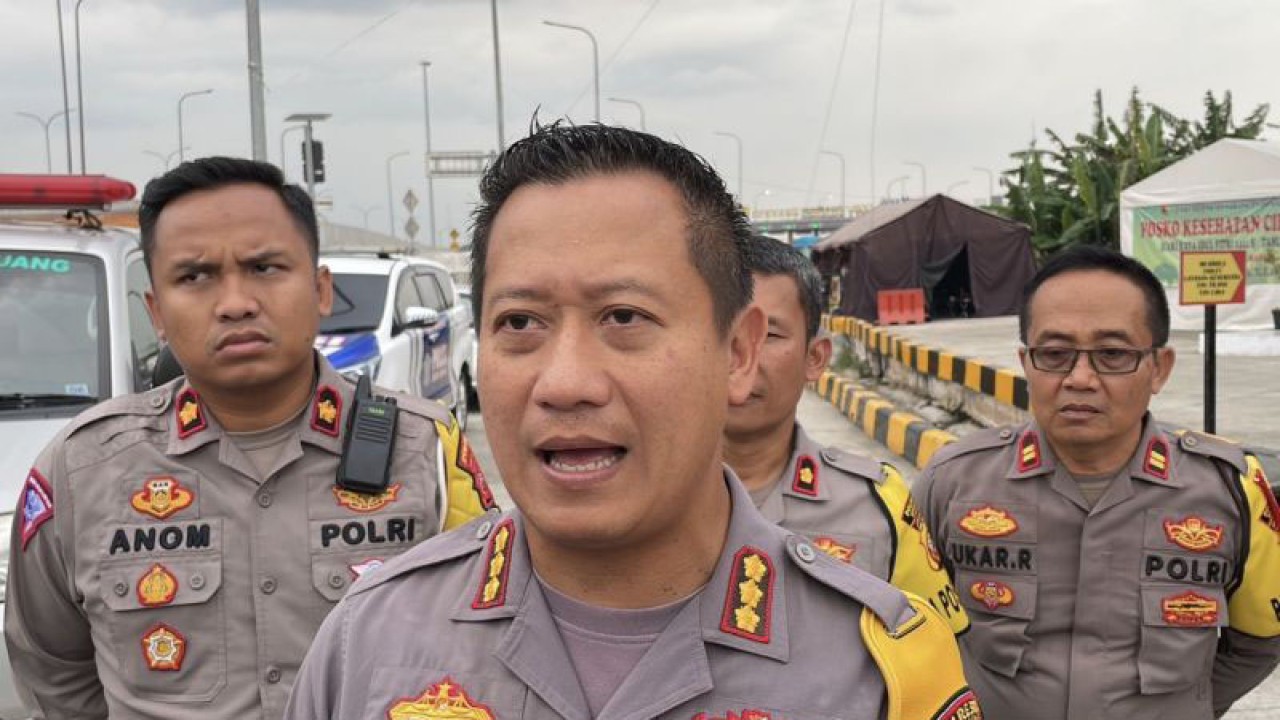 Kapolresta Bandung Kombes Polisi Kusworo Wibowo di Pos Pelayanan Terpadu Cileunyi, Kabupaten Bandung, Jawa Barat, Rabu (26/4/2023). ANTARA/Bagus Ahmad Rizaldi