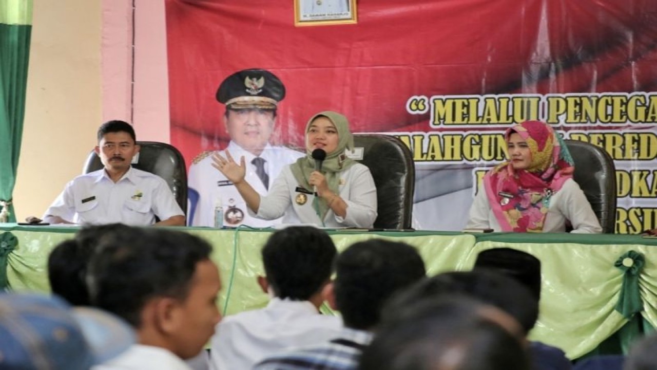 Wakil Gubernur Lampung Chusnunia Chalim saat memberi arahan pada kegiatan sosialisasi pencegahan narkoba tingkat desa, di Bandarlampung, Jumat (14/4/2023). ANTARA/HO-Pemprov Lampung.