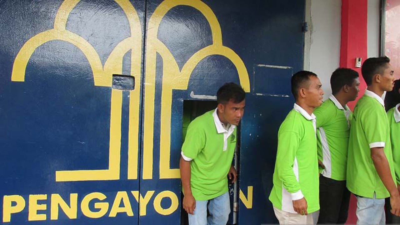 Dokumentasi - Sejumlah narapidana Lapas Lhoknga menghirup udara bebas setelah mendapat asimilasi di Lapas Lhoknga, Aceh Besa. ANTARA/M Haris SA