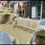 Lokasi banjir bandang di Desa Sadeng, Kecamatan Leuwisadeng, Kabupaten Bogor, Jawa Barat, Kamis (27/4/2023). (ANTARA/M Fikri Setiawan)-1682670013