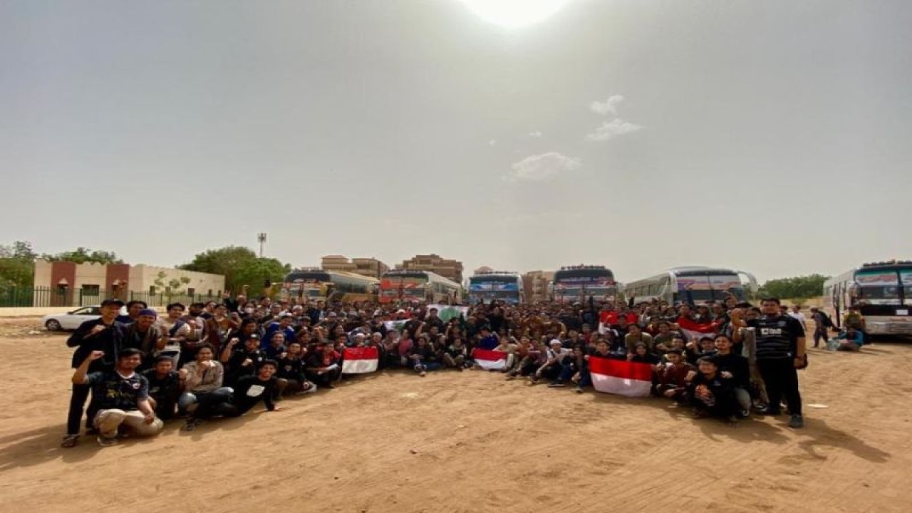Mahasiswa dan Warga Riau dievakuasi dari Sudan. (Antara/HO- Syarif Hidayatullah).