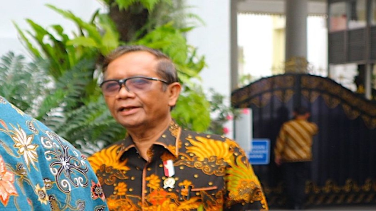 Menteri Koordinator Politik, Hukum, dan Keamanan (Menkopolhukam) Mahfud MD di Kompleks Istana Kepresidenan, Jakarta, Selasa (4/4/2023). (ANTARA/Desca Lidya Natalia)