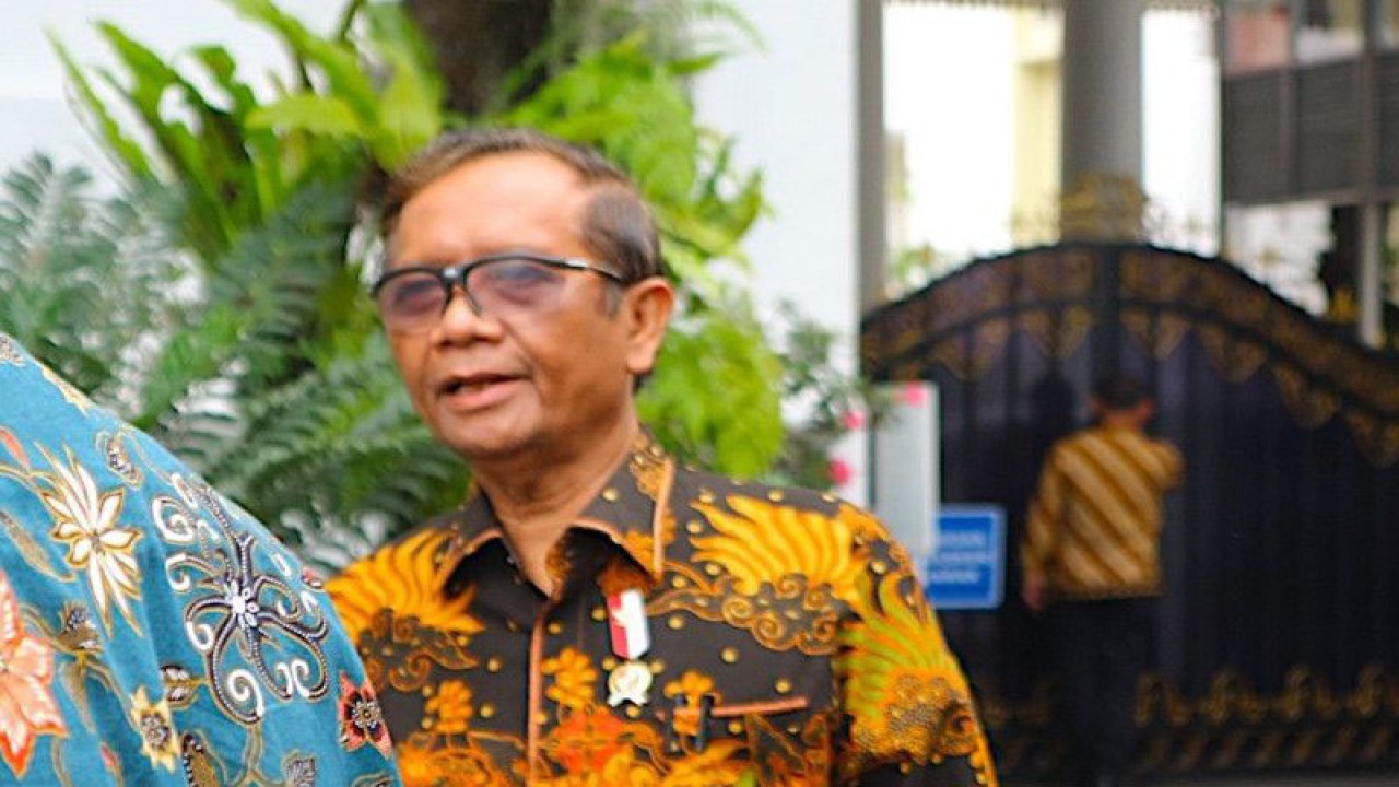Menteri Koordinator Politik, Hukum, dan Keamanan (Menkopolhukam) Mahfud MD di kompleks Istana Kepresidenan, Jakarta, Selasa (4/4/2023). ANTARA/Desca Lidya Natalia