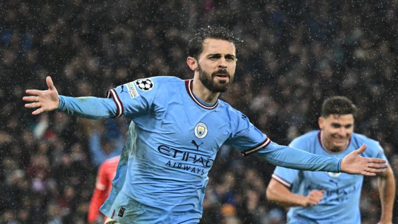 Selebrasi Bernardo Silva setelah mencetak gol kedua Manchester City dalam pertandingan leg pertama perempat final Liga Champions melawan Bayern Muenchen di Etihad Stadium pada 12 April 2023. ANTARA/AFP/OLI SCARFF