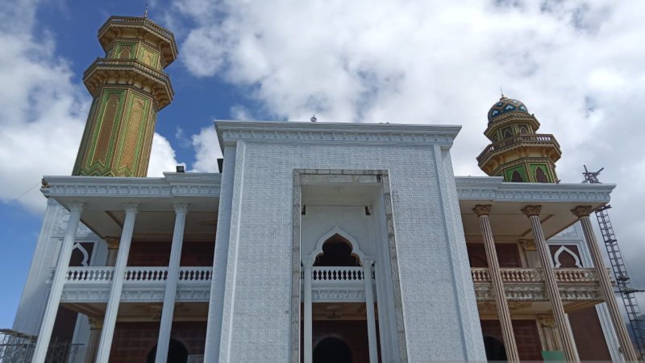 Masjid Agung Al-Aqsha Sentani Kabupaten Jayapura, Papua. (ANTARA/Agustina Estevani Janggo)