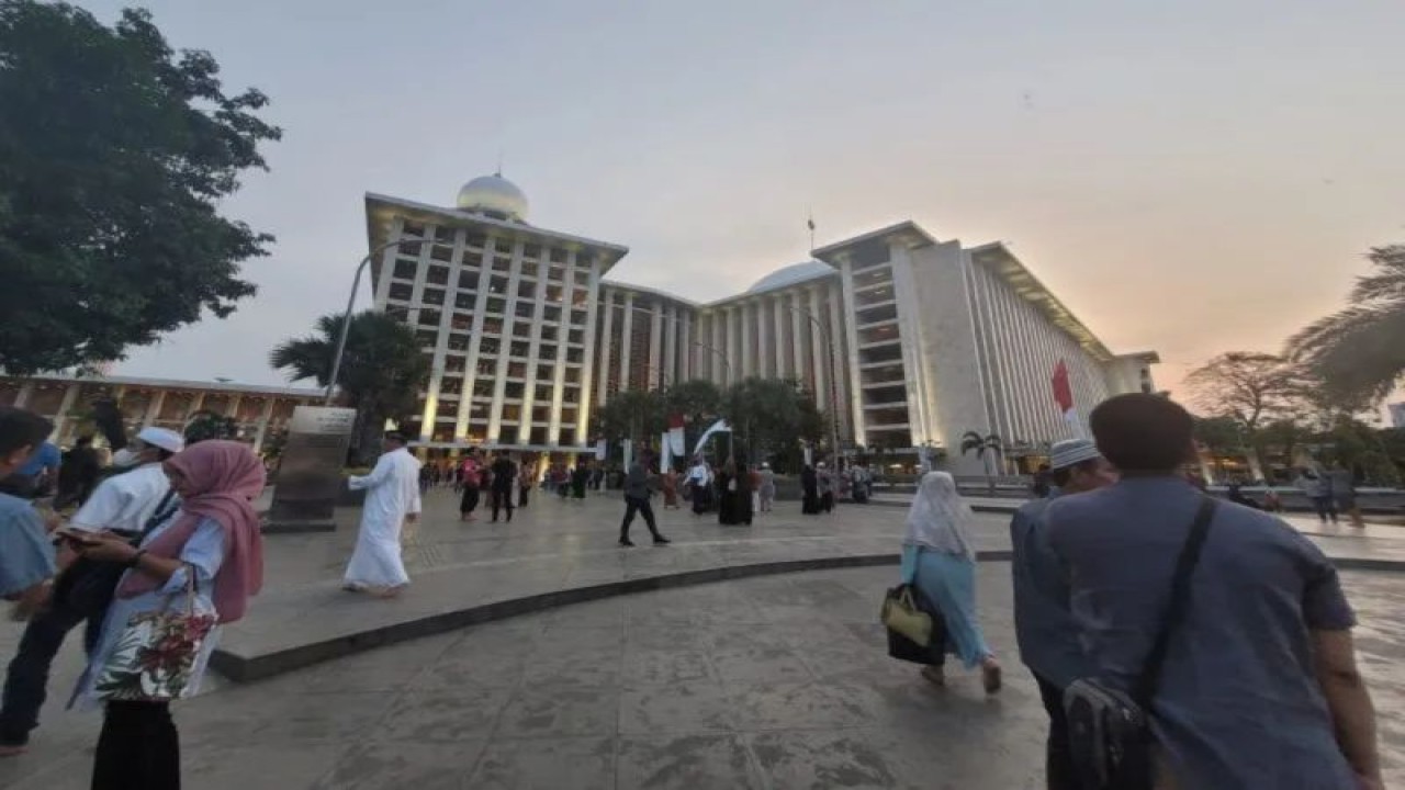 Suasana Masjid Istiqlal Jakarta. (ANTARA/Sean Filo Muhamad)