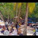 Masyarakat memadati kawasan wisata pantai Tanjung Tinggi pada, Selasa (25/4) atau H+3 Idul Fitri 1444 H (ANTARA/Kasmono-Apriliansyah)-1682418278