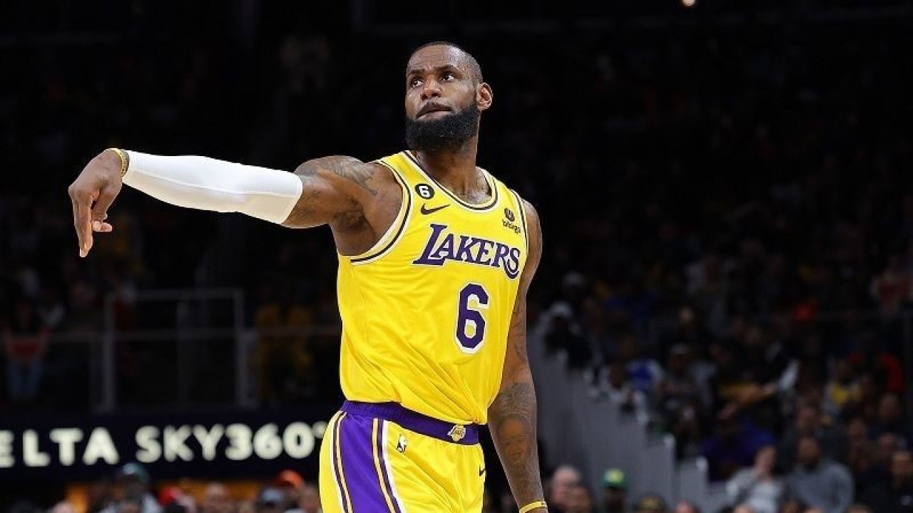 Megabintang Los Angeles Lakers LeBron James (ANTARA/AFP/GETTY IMAGES/Kevin C. Cox)