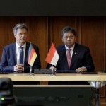 Menko Airlangga bertemu Menteri Urusan Ekonomi dan Aksi Iklim Jerman-1681799927