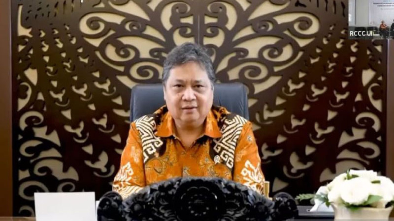 Menteri Koordinator Bidang Perekonomian Airlangga Hartarto dalam webinar Institute for Sustainable Earth and Resources (I-SER), Selasa (11/4/2023). (ANTARA/HO-KemenkoEkonomi/pri)
