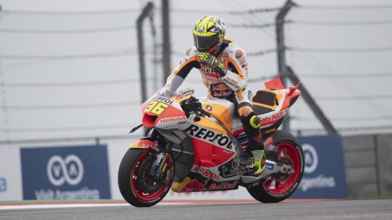 Joan Mir saat melaju di babak kualifikasi Grand Prix Amerika di Circuit of the Americas, Austin, Texas, AS, Sabtu (15/4/2023). (ANTARA/AFP/Getty Images via AFP/MIRCO LAZZARI GP)