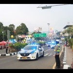 Mobil polisi melintas di Simpang Gadog saat sistem one way diberlakukan pada Kamis 27 April 2023. ANTARA/HO-Polres Bogor-1682587697