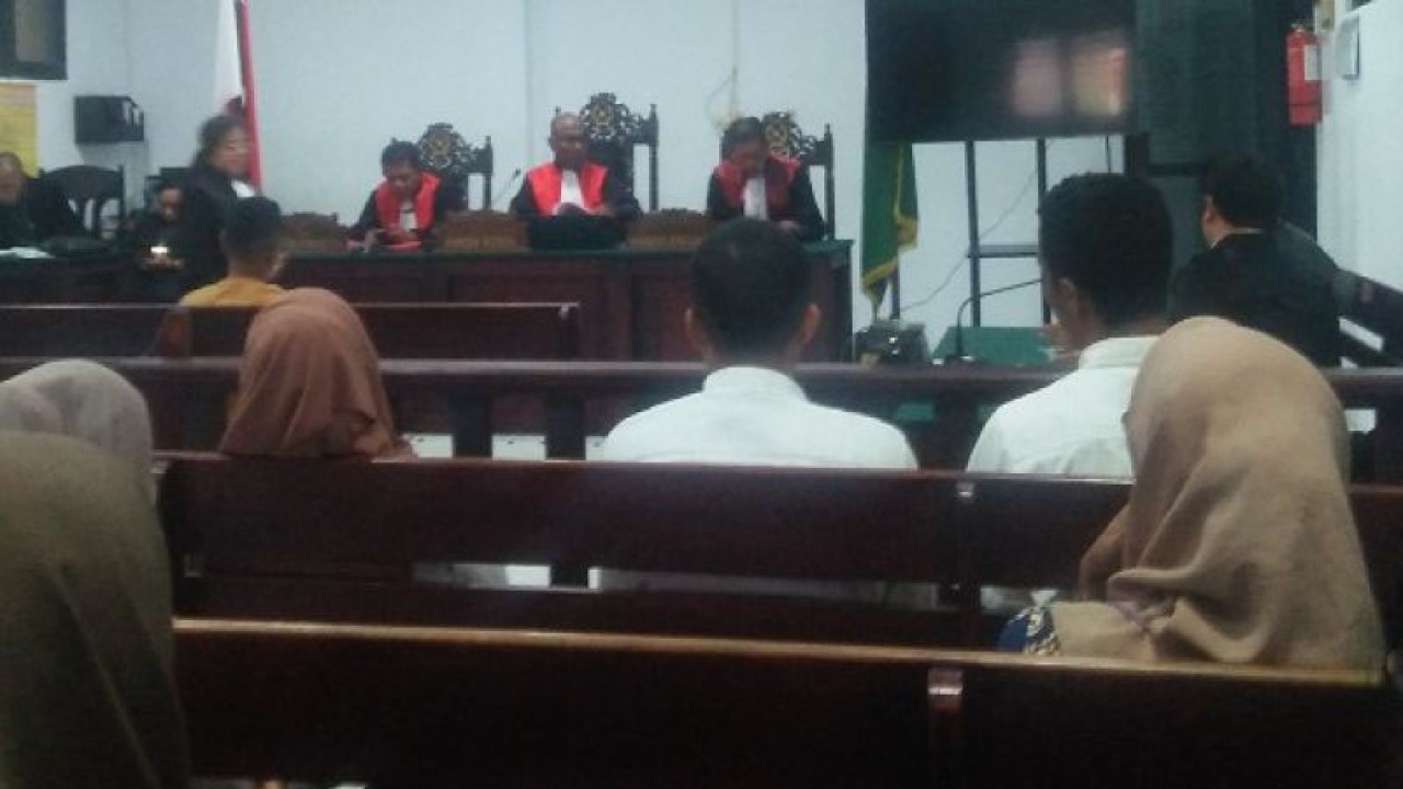 Residivis kasus narkoba Abdulhaji Balubun dihukum 10 tahun penjara oleh majelis hakim Pengadilan Negeri Ambon, Rabu (5/4/2023). ANTARA/Daniel