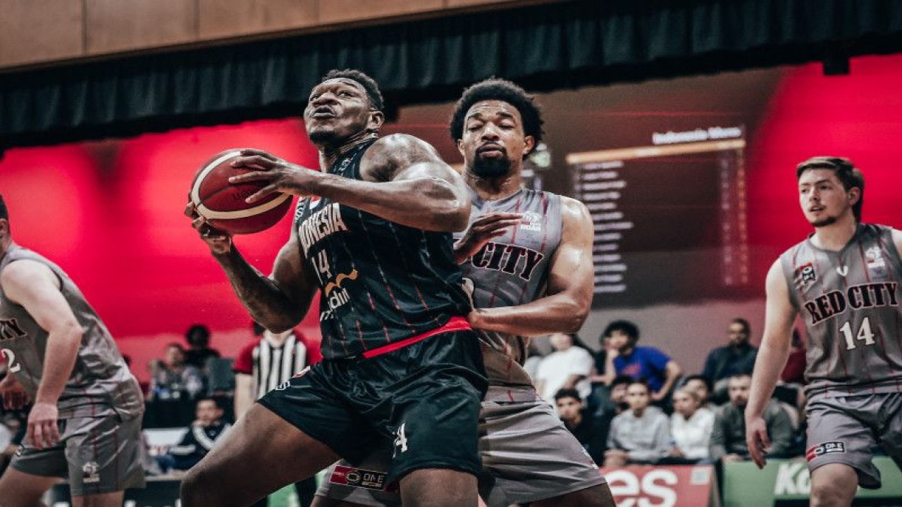 Pemain Timnas Basket Putra Lester Proseper saat menghadapi tim NBL1 Australia. ANTARA/HO-Perbasi