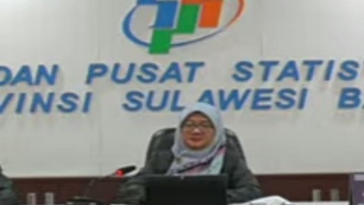 Kepala BPS Provinsi Sulbar Tina Wahyufitri menyampaikan NTP Sulbar pada Maret  2023 tercatat 121,27 poin atau naik 3,43 persen dibandingkan pada Februari 2023 sebesar 117,25 di Mamuju, Senin (03/4/2023). ANTARA/M Faisal Hanapi