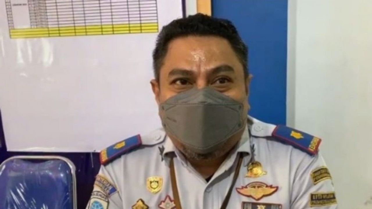 Kepala Terminal Mandalika Kota Mataram, Nusa Tenggara Barat (NTB), Marthen Tanone. (ANTARA/Nur Imansyah).