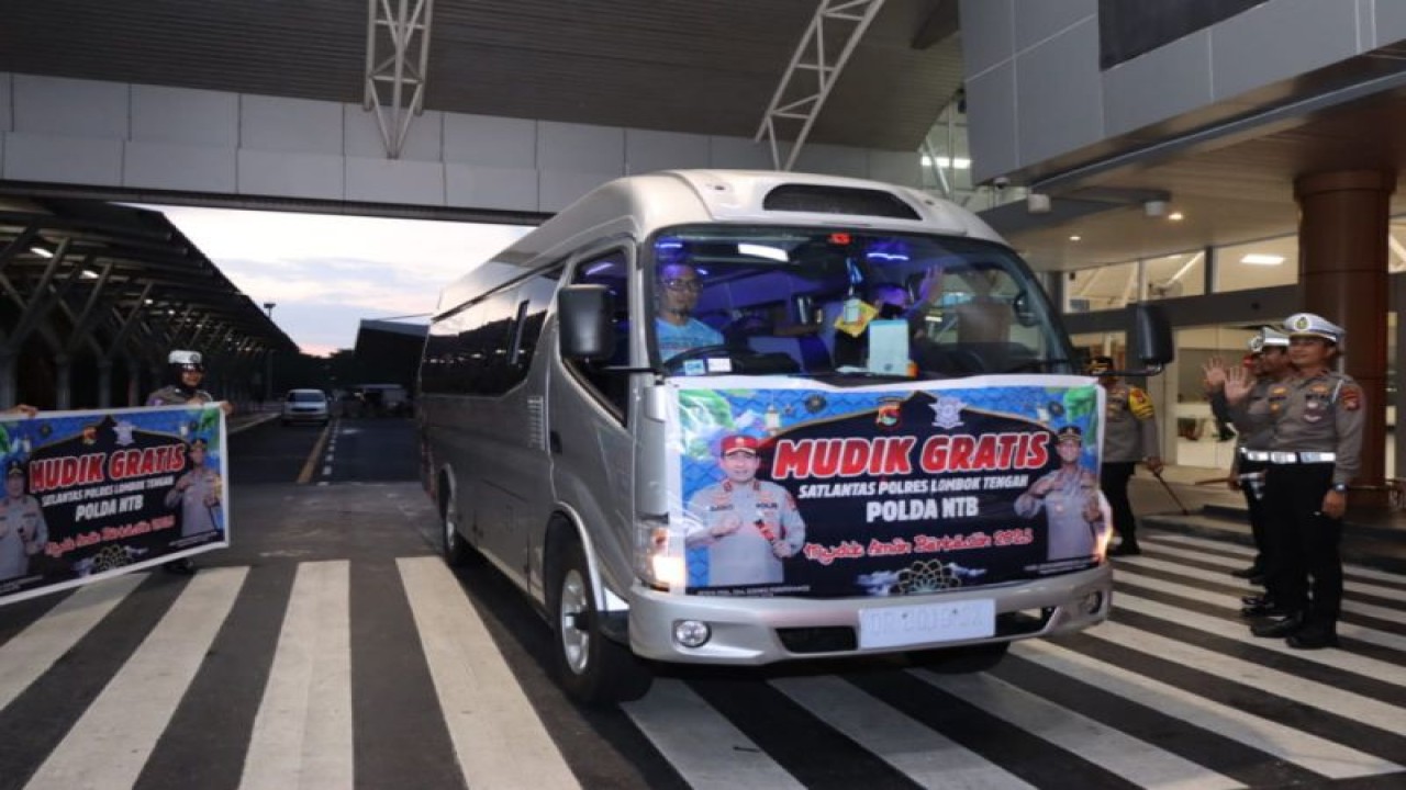 Program bus gratis arus balik yang disiapkan Polres Lombok Tengah bersama Dinas Perhubungan Kabupaten Lombok Tengah di Bandara Lombok, NTB. ANTARA/HO-Humas Polres Lombok Tengah.
